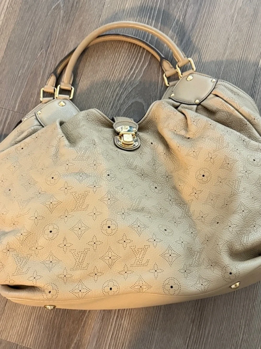 EUC Louis Vuitton Mahina Xl Handbag Monogram Leather Beige